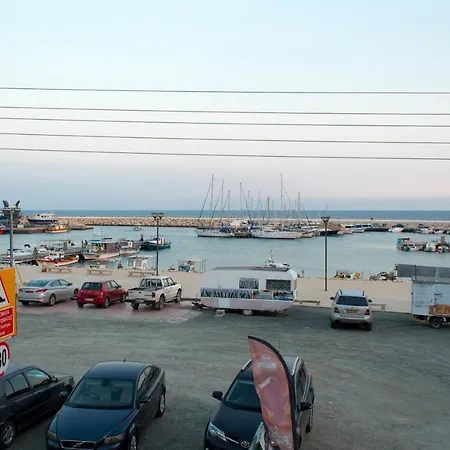 Penthouse With Roof Garden In Zygi Village Marina *
