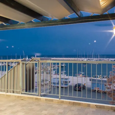 Penthouse With Roof Garden In Zygi Village Marina Holiday home *