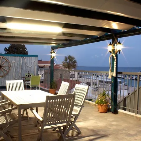 Penthouse With Roof Garden In Zygi Village Marina Holiday home